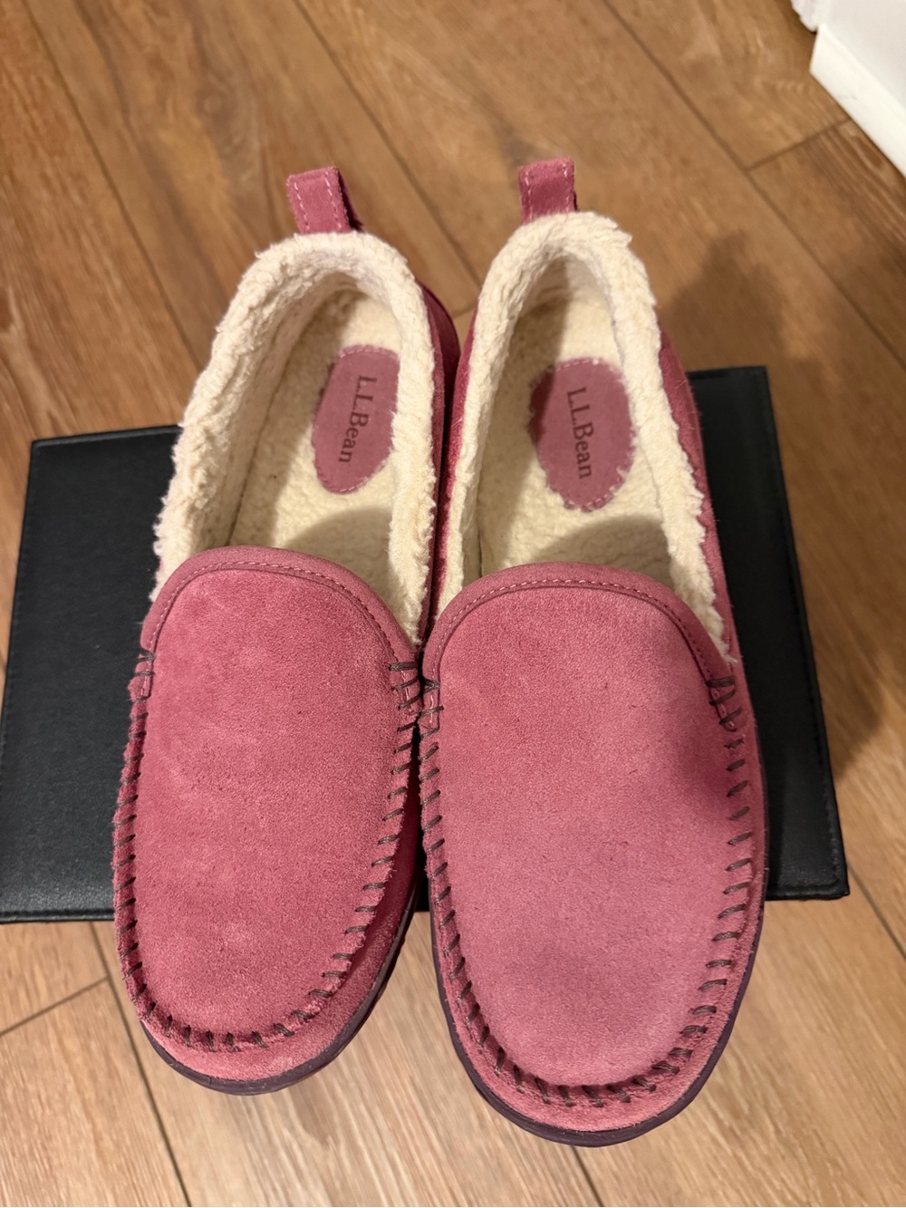 L.L. Bean NWOB Mountain Moccasin Slippers Magenta Size 9